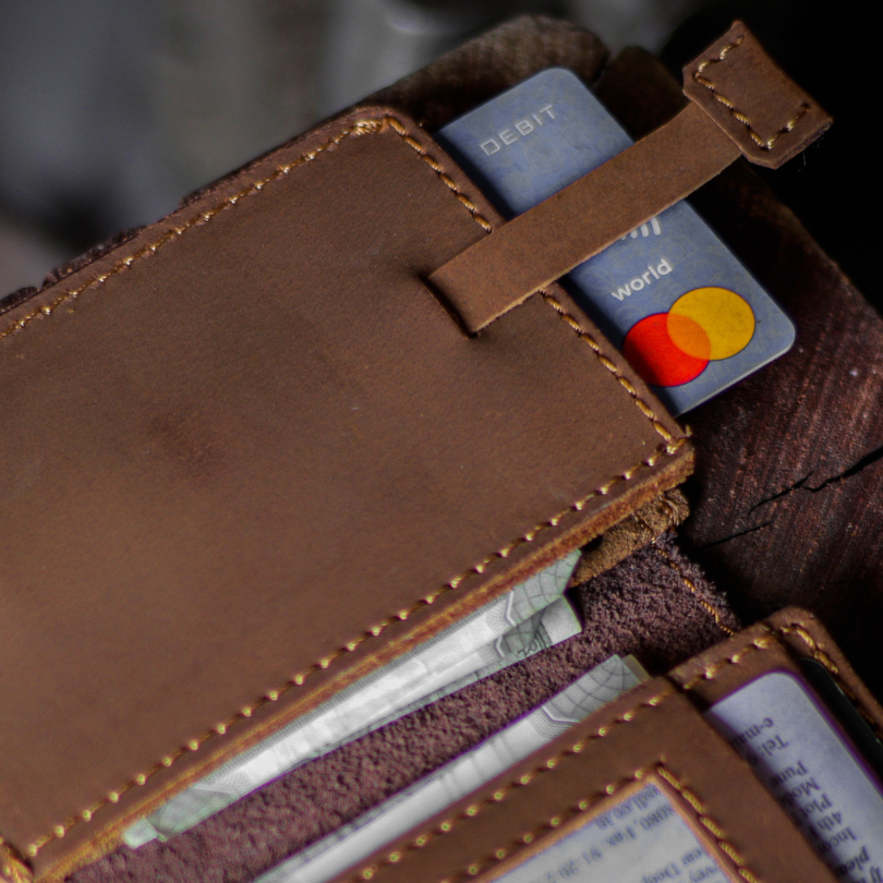 Slim leather wallet credit card holder mens wallet by NeroWallet | Leather  wallet, Wallets for women leather, Best minimalist wallet